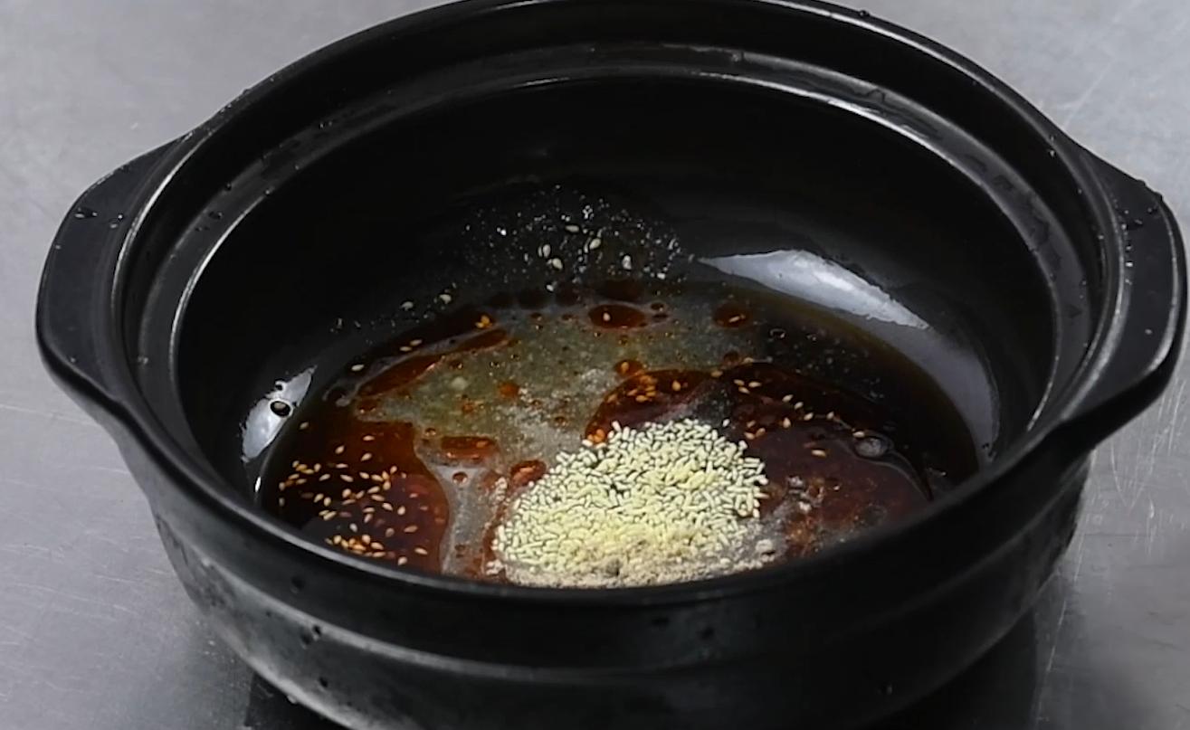 正宗的酸辣粉配方制作视频,酸辣粉的做法大全视频播放