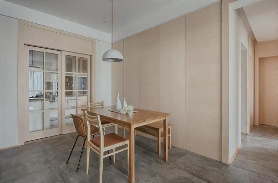 实木餐桌怎么买便宜又好用,实木餐桌的优点和缺点