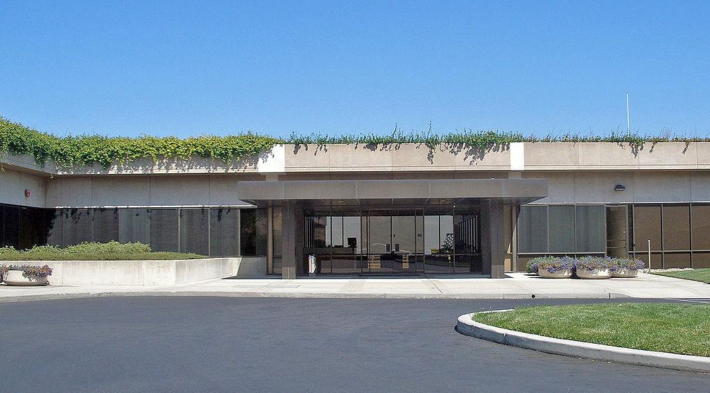 adobe历史性时刻,当年被乔布斯嫌弃的adobe