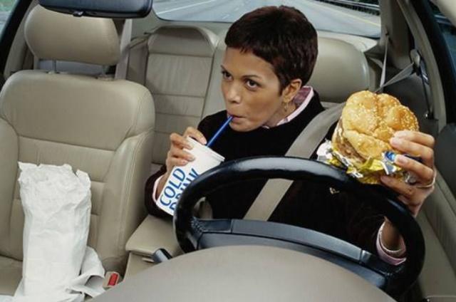 高速堵车尿急现象怎么办,高速堵车尿急解决方法