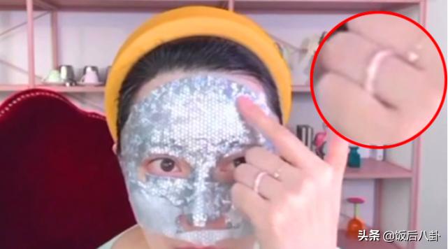 范冰冰晒自拍露出无名指戒指,范冰冰衣着平底鞋无名指戒指抢镜