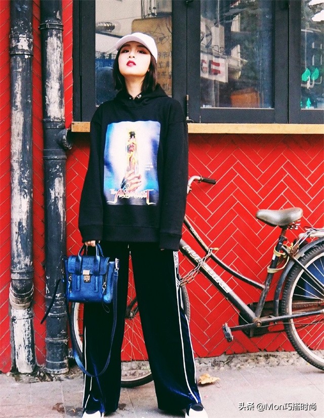 秋冬季节穿卫衣搭配什么裤子,秋季新款卫衣搭配牛仔裤衣服