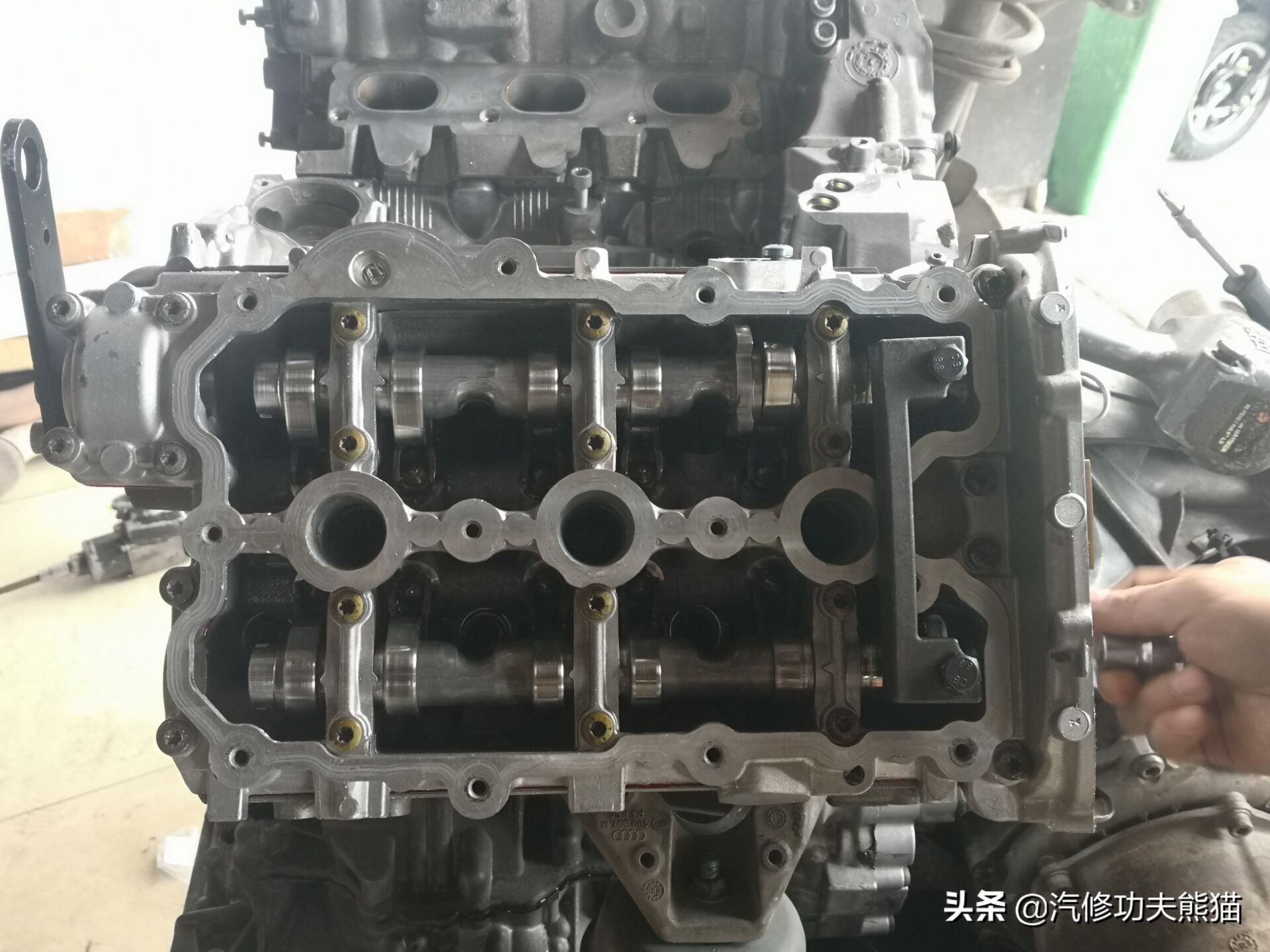 16款奥迪a6l2.5自吸发动机漏油,奥迪a6l2.4免拆烧机油处理靠谱吗