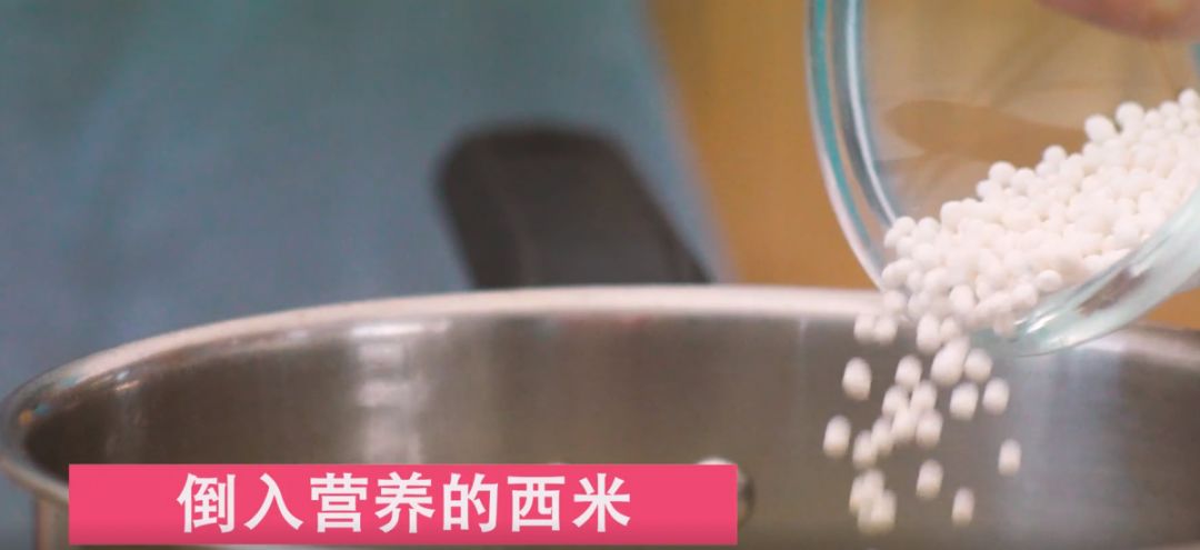 炎炎夏日冰冻爽口的龟苓膏,炎热的夏日来一碗龟苓膏冰凉爽滑