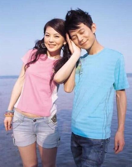 女霸总与穷小伙的爱情,女霸总爱上穷小伙完整版