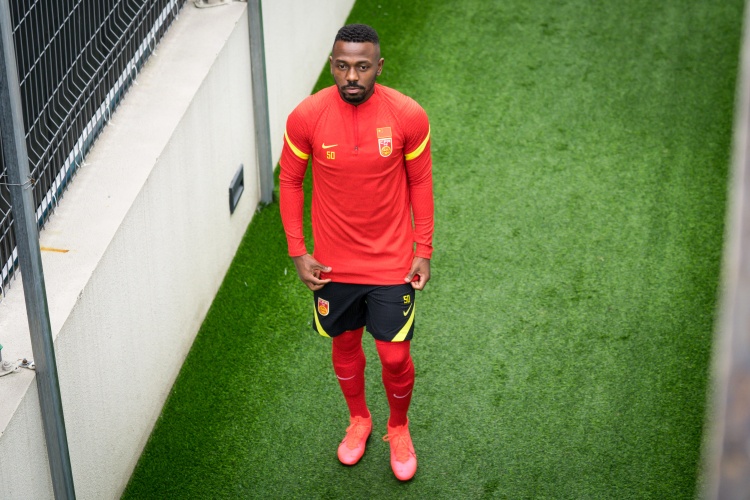 哪个专家说足球是资本主义的产物,专家说足球是资本