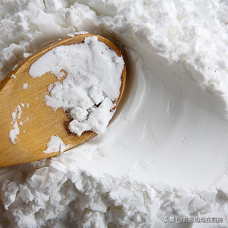 勾芡面粉糊和淀粉糊区别,水淀粉勾芡怎么调最好用什么淀粉