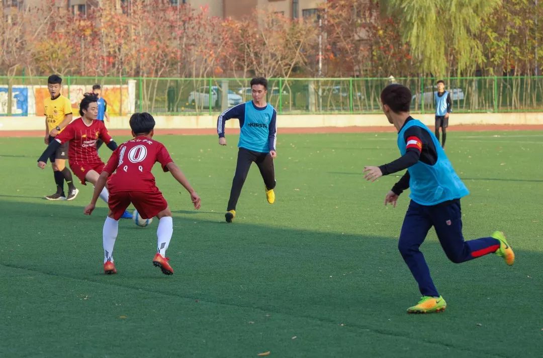 绿茵驰骋挥洒青春辽传首届“双建杯”足球赛火热开赛