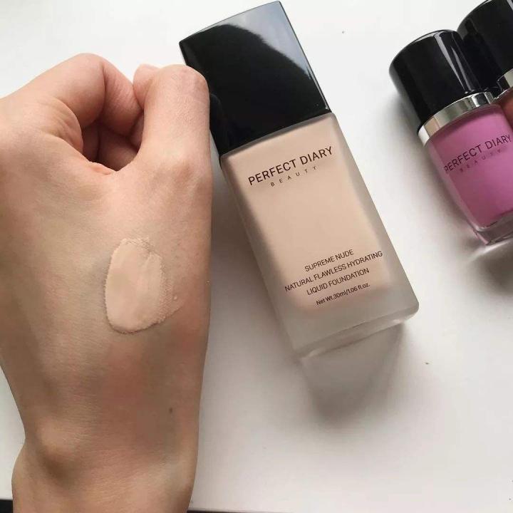 完美日记粉底液卡粉吗,卡姿兰唇釉和完美日记唇釉哪个好