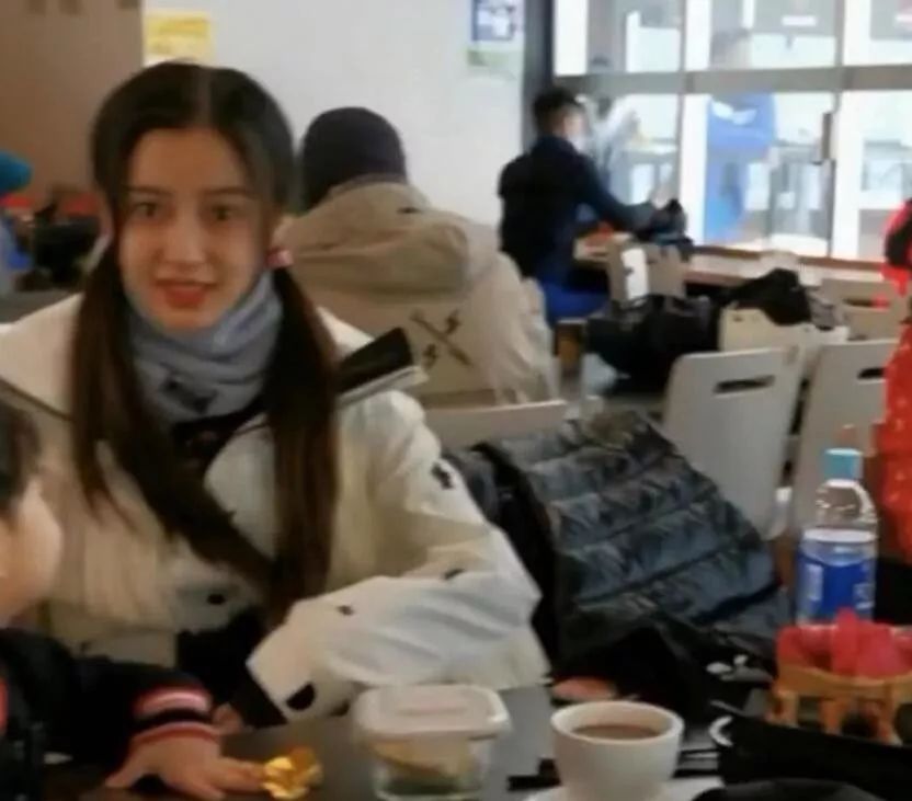 baby当妈妈了吗,baby素颜带儿子外出