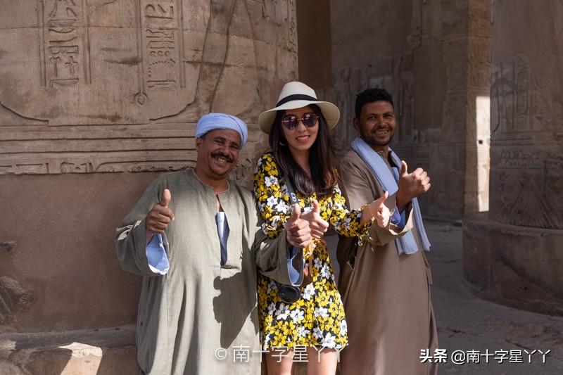 一半沙漠一半海洋图片,一半沙漠一半湖水