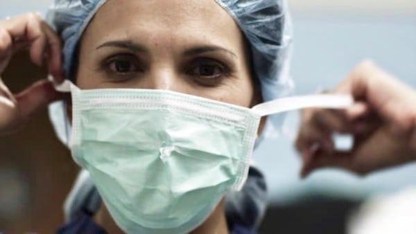 俄女护士,俄罗斯女护士内穿防护服