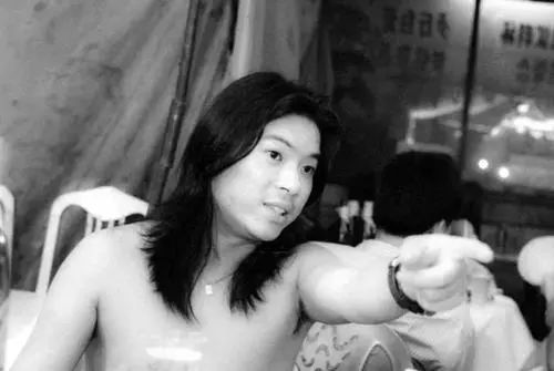 虾米死了长啥样,虾米死了头还是红的