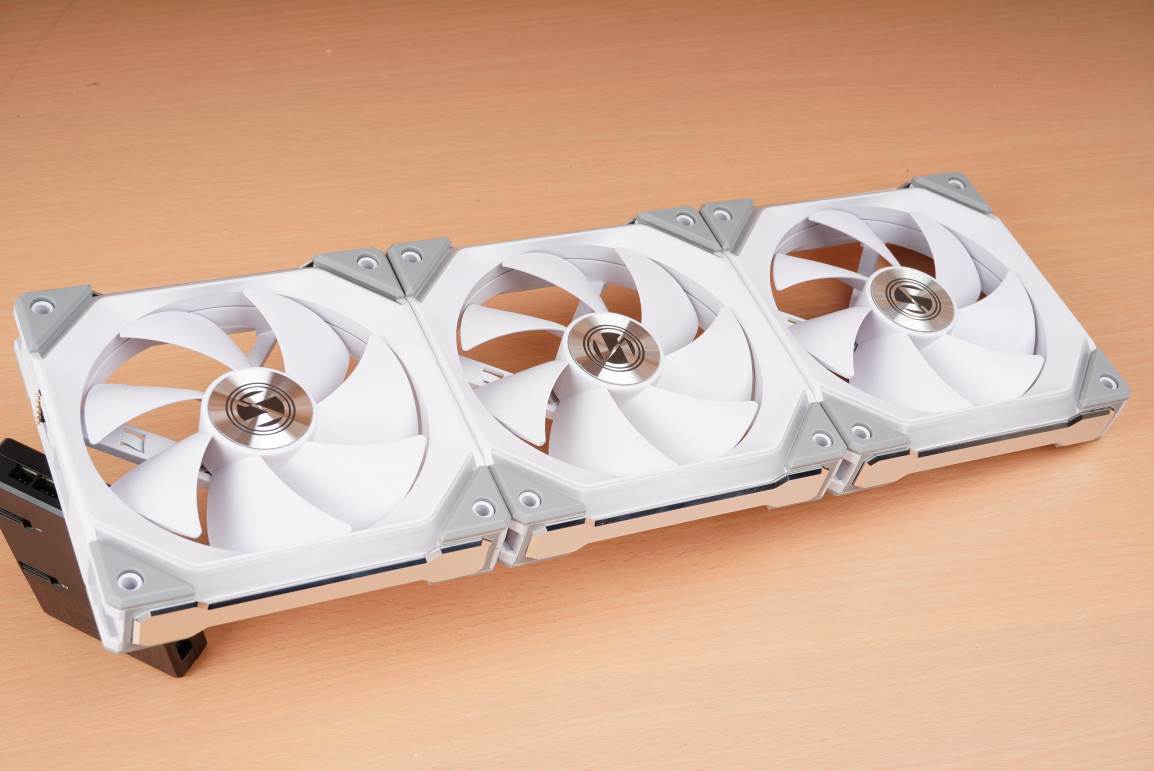 联力包豪斯mini机箱大小,联力包豪斯mini能横装吗