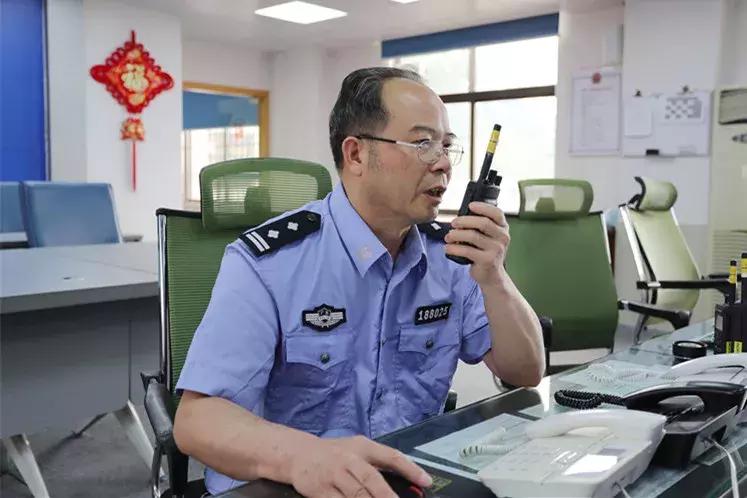 全国性试卷堵在高明大道，更合中学生要错过考试？