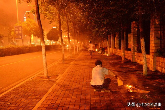 中元节上坟的三忌讳四供品,七月十五中元节祭拜带什么