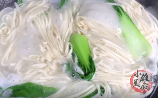 如何做一碗清淡又好吃的面条,用鱼做的面条鲜香味美做法简单