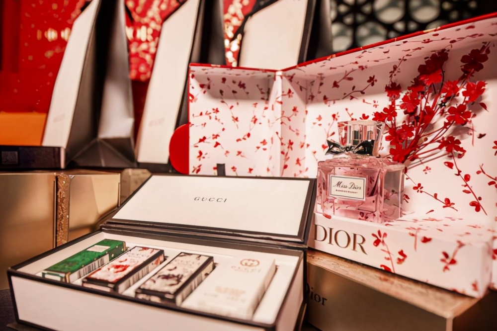 艾优控股四周年,艾优控股集团