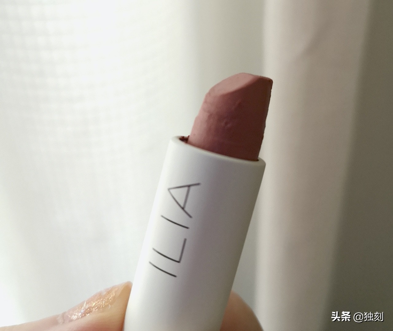 断裂的润唇膏怎么办?只要1个小工具,就让它重新发挥作用