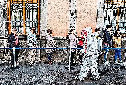 墨西哥男子街头中枪倒地,墨西哥男子淡定面对死亡