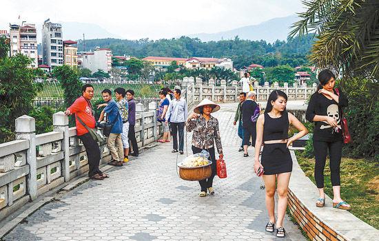越南游客很多,越南人来中国旅游观光购物情况