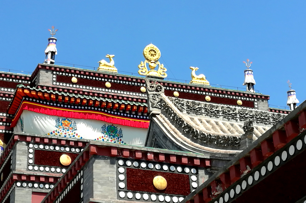 即使在路上走走，*藏西**风情也能让你流连忘返