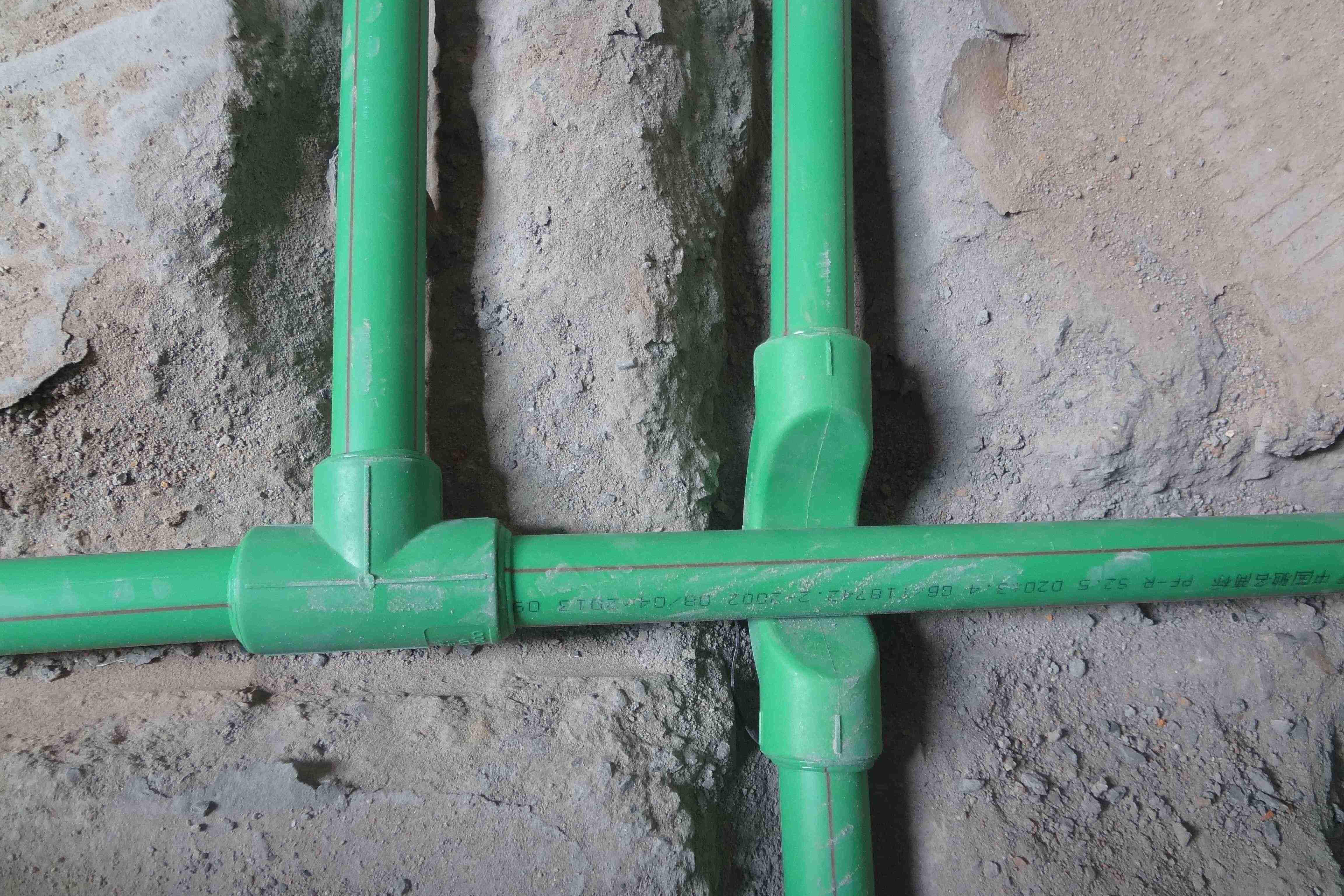 燃气热水器真的比电热水器好用吗,电热水器没燃气