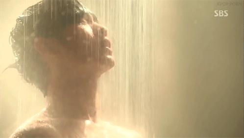 洗澡搓背自己就能搓干净,一个人搓澡搓后背小妙招