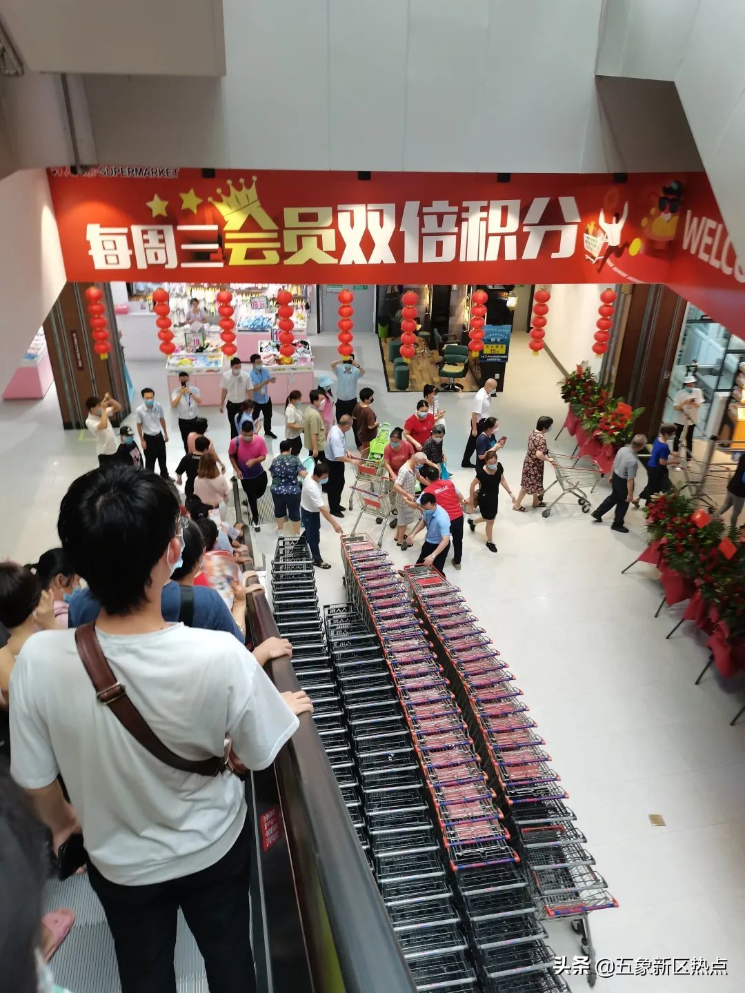 五象新区，一大型连锁超市，今日开业