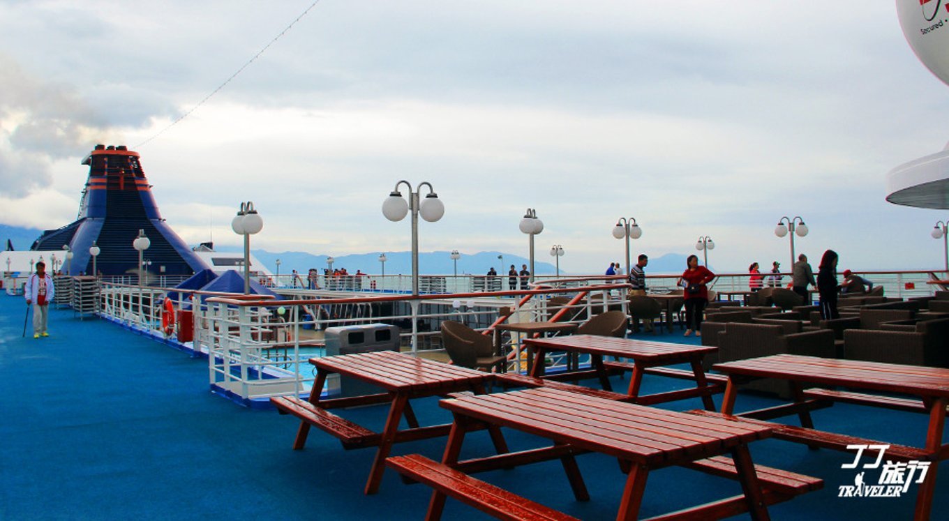 波澜不惊可以形容水面吗,描述海上邮轮的感觉