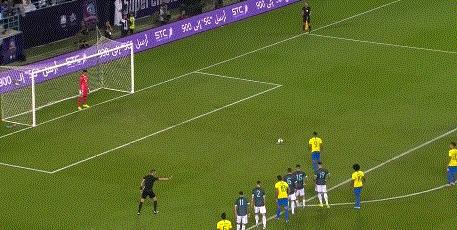 梅西挑球过门将凌空抽射,阿根廷2-2荷兰梅西点射