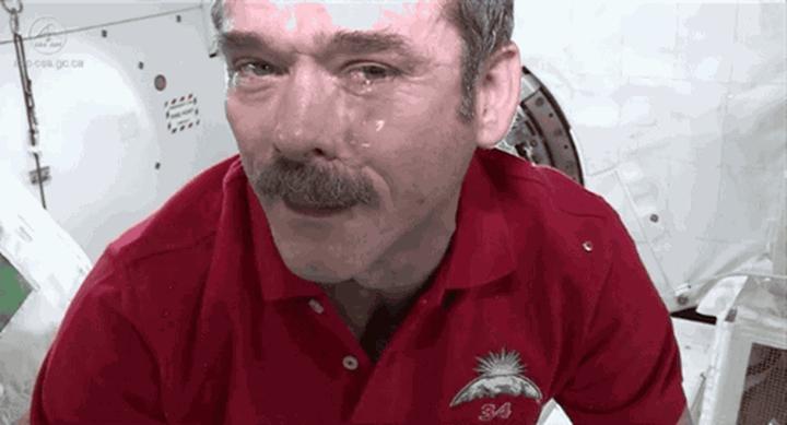 航天员一般在太空呆多久才回来,宇航员在天上要面临哪些生命危险