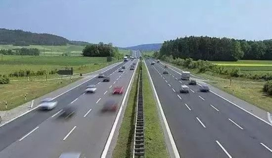 驾照漂移哪个国家最难,想学漂移还要报驾校吗