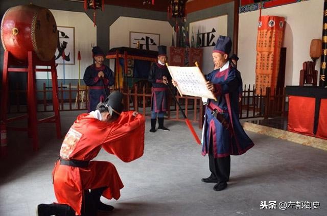 两家为争小牛告到县衙，结果双方都被处罚，此案虽小却有醒世效用