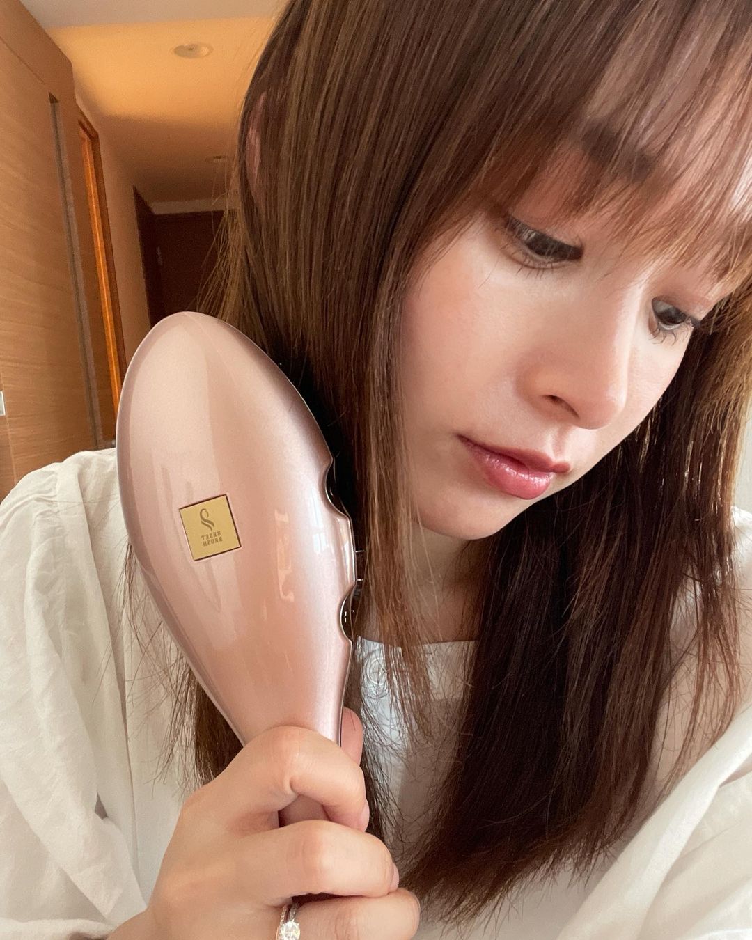 发质干怎么护理头发,油头发尾干枯毛躁怎么护理