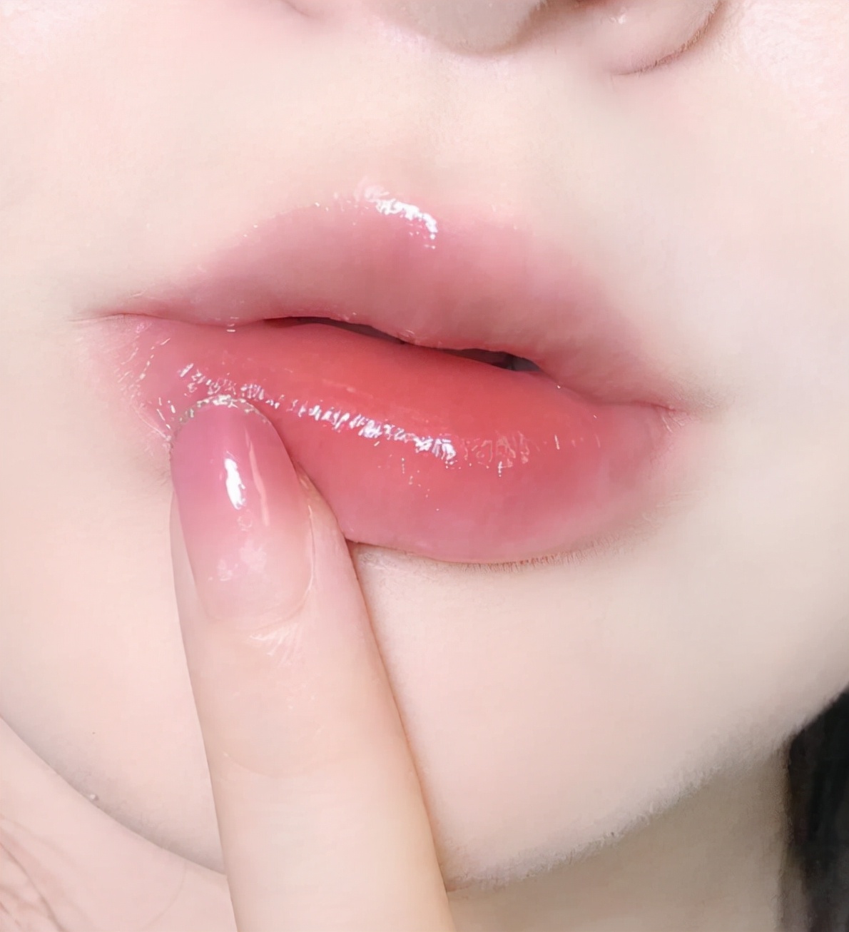 滋润橘色唇膏推荐哪款好用 (平价润唇膏去死皮滋润测评)