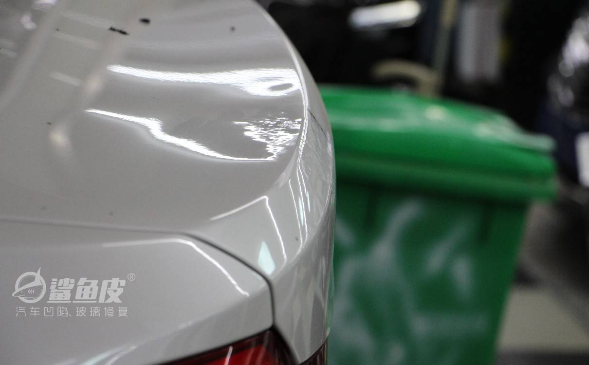 捷豹xfl内翼子板内衬脱落修复,捷豹xfl前叶子板维修