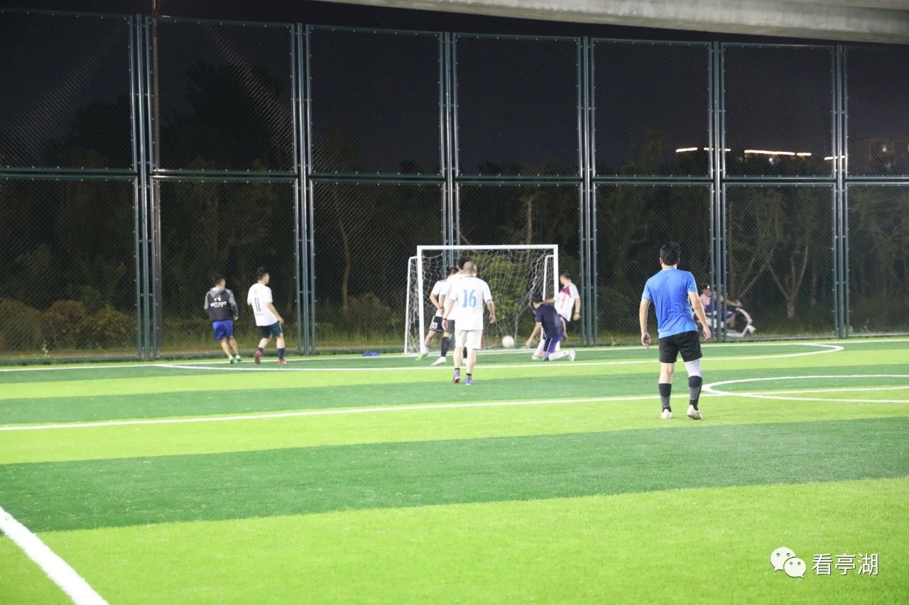 网红高架桥下篮球场,深圳人气爆棚的网红球场