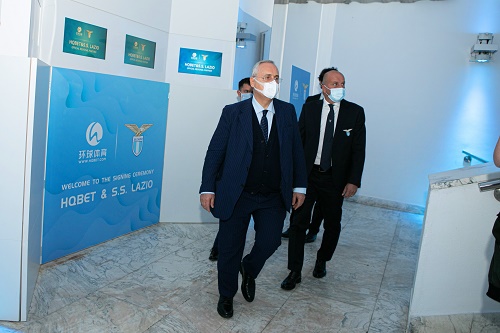 蓝鹰拉齐奥坐镇主场迎战罗马,蓝鹰拉齐奥展翅高飞