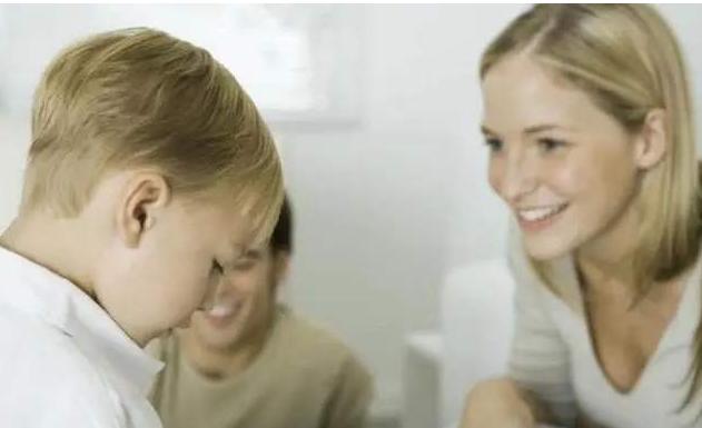 7岁女孩一到周末就“肚子疼”，送医检查后，医生：都怪孩子父母