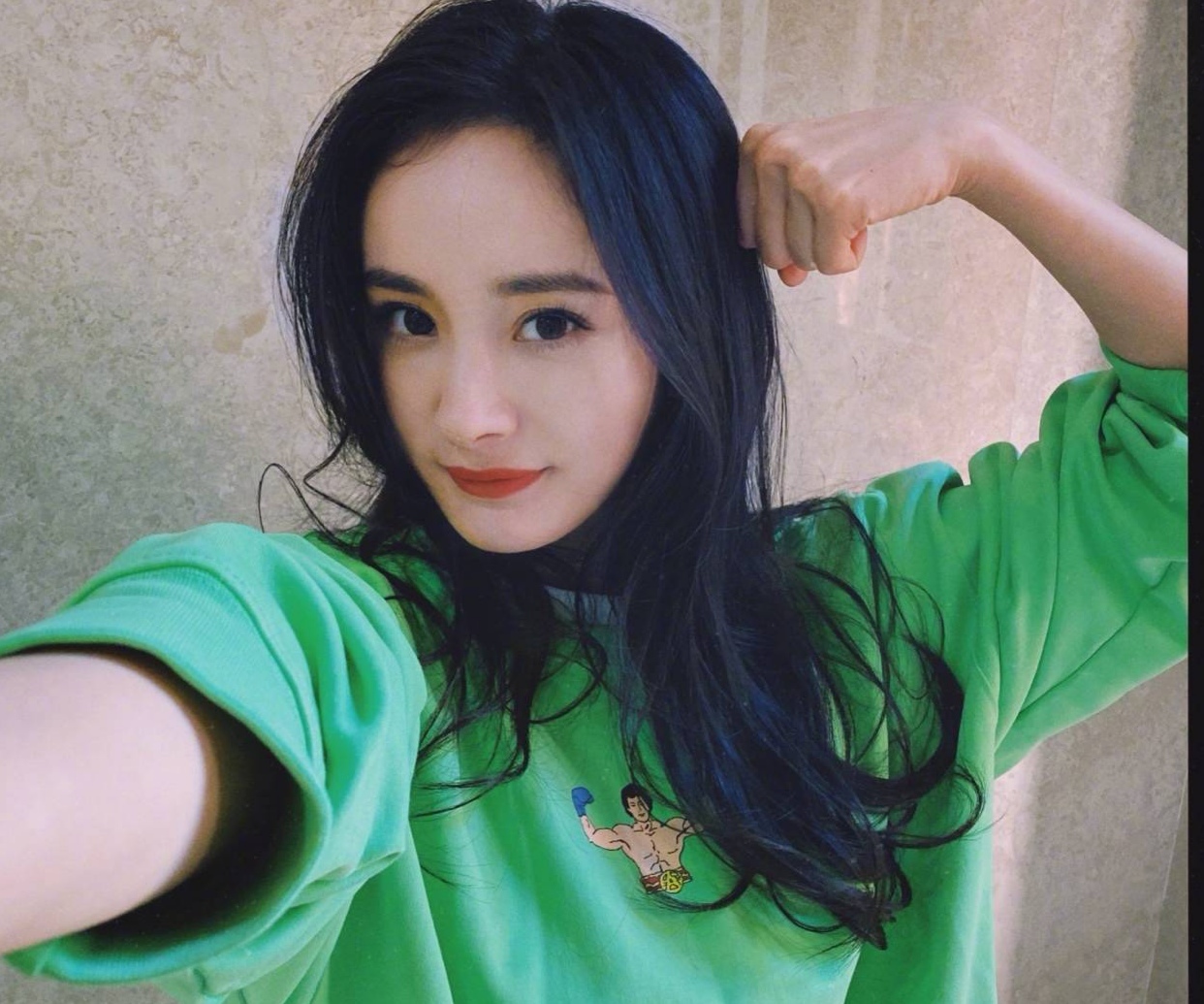 苍井空生产8个月后，网友们还停留在过去，女人这辈子有多难