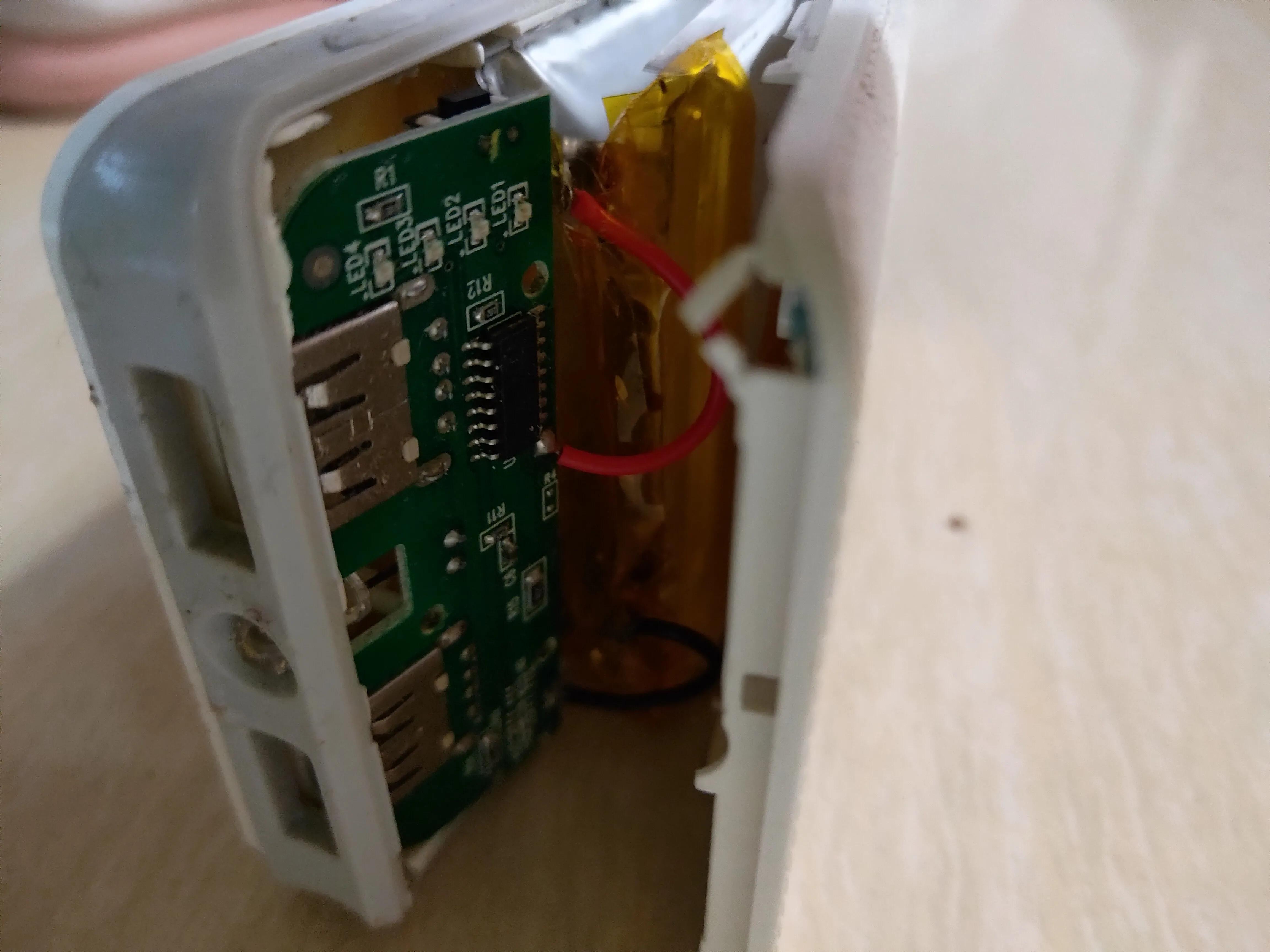 鼓包裂开的充电宝如何处理,鼓包裂开的充电宝怎么处理