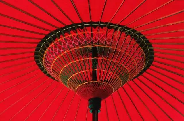 美丽的油纸伞江南水乡独特的风韵,撑一把油纸伞感受一种朦胧的美