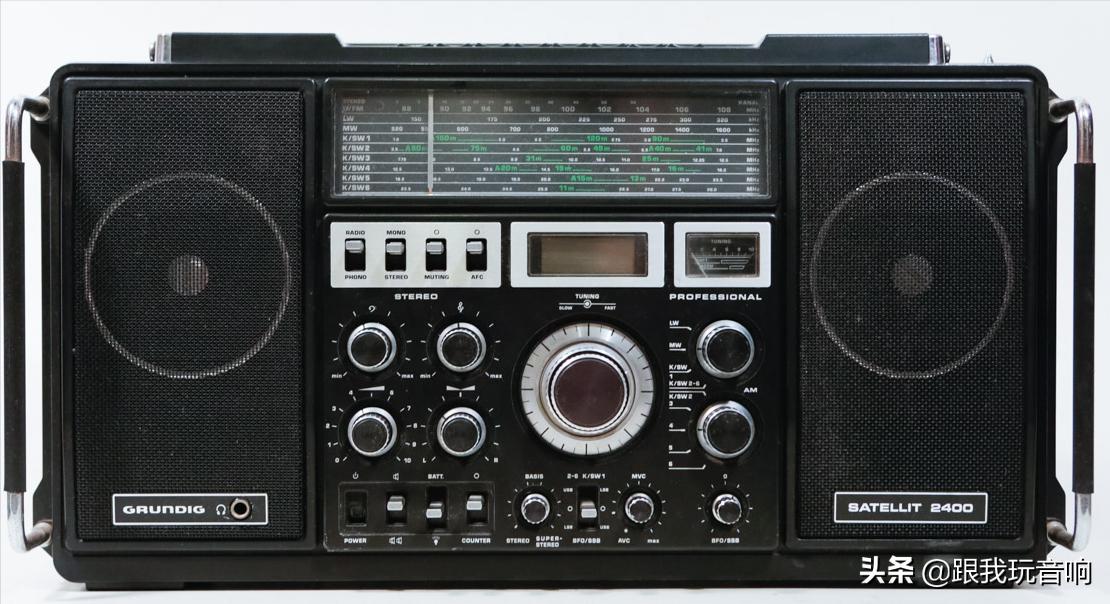 这是一款80年代根德公司推出的Satellit2400SL多波段便携式收音机