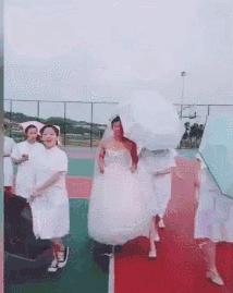 给妹子发的搞笑gif动图,搞笑gif姑娘你笑起来真爷们儿