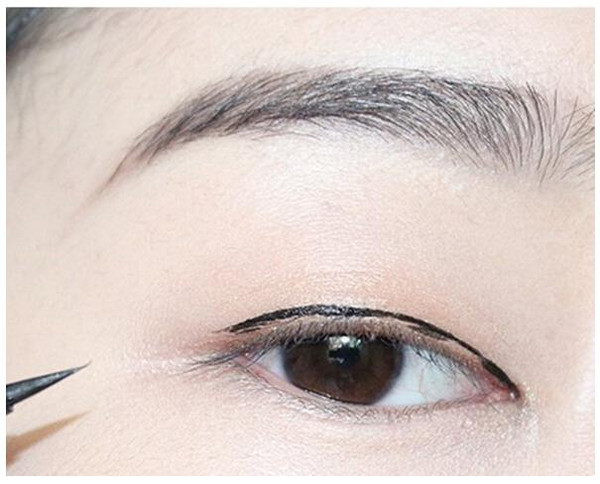 单眼皮肿眼泡不化妆怎么变美,单眼皮肿眼泡不做手术怎么改善