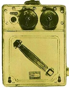 隐藏在海上船只不起眼角落的小黄盒，细数能救命的长波和短波电台