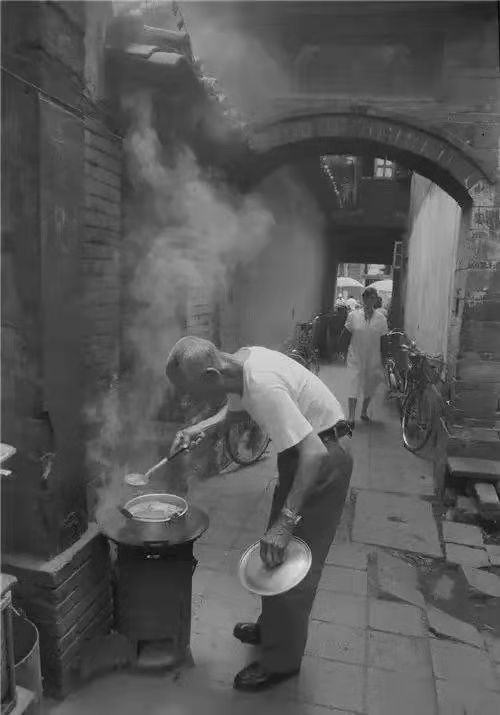 昆明春城饭店老字号,老昆明春城小吃店