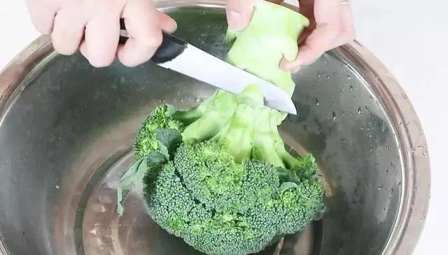 西兰花上面有什么脏东西,西兰花的脏东西怎么清洗