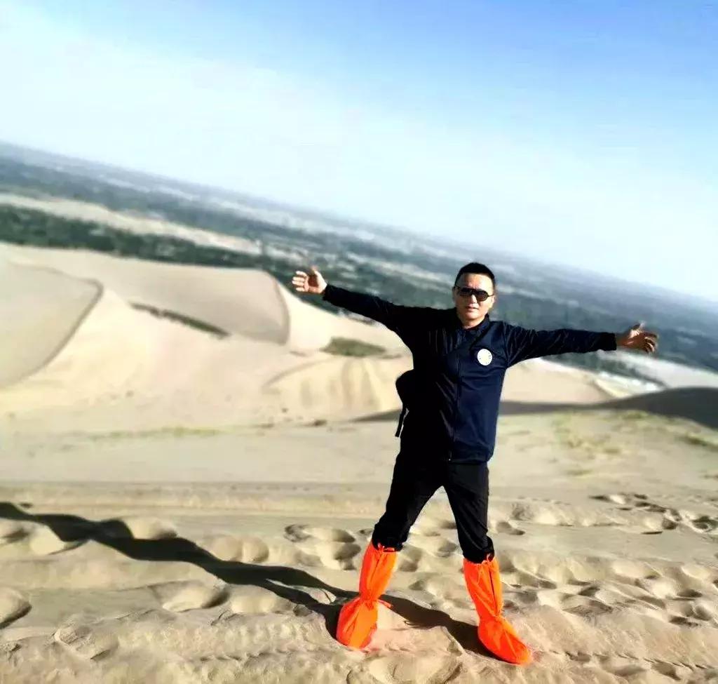 他们就像世界的两极,却爱得惊天动地,坚如磐石……